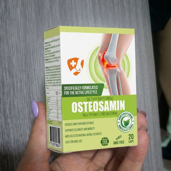 Scatola bianca e verde di Osteosamin da 20 capsule tenuta in mano